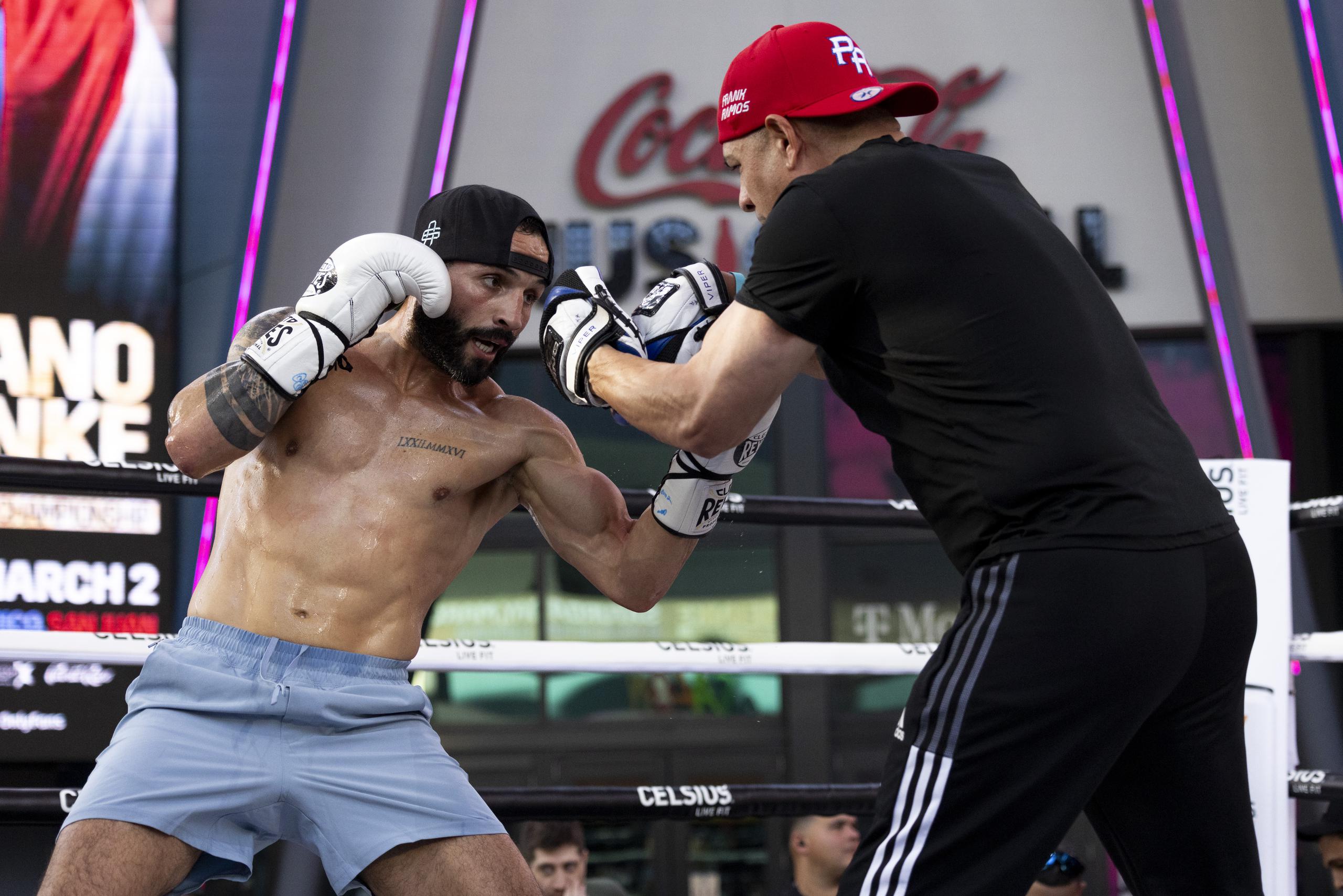 El barranquiteño Christopher "Pitufo" Díaz durante el entrenamiento público en el Distrito T-Mobile de cara a su pelea en el Coliseo de Puerto Rico.