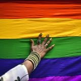Grecia decide si legaliza el matrimonio entre homosexuales con la sociedad dividida