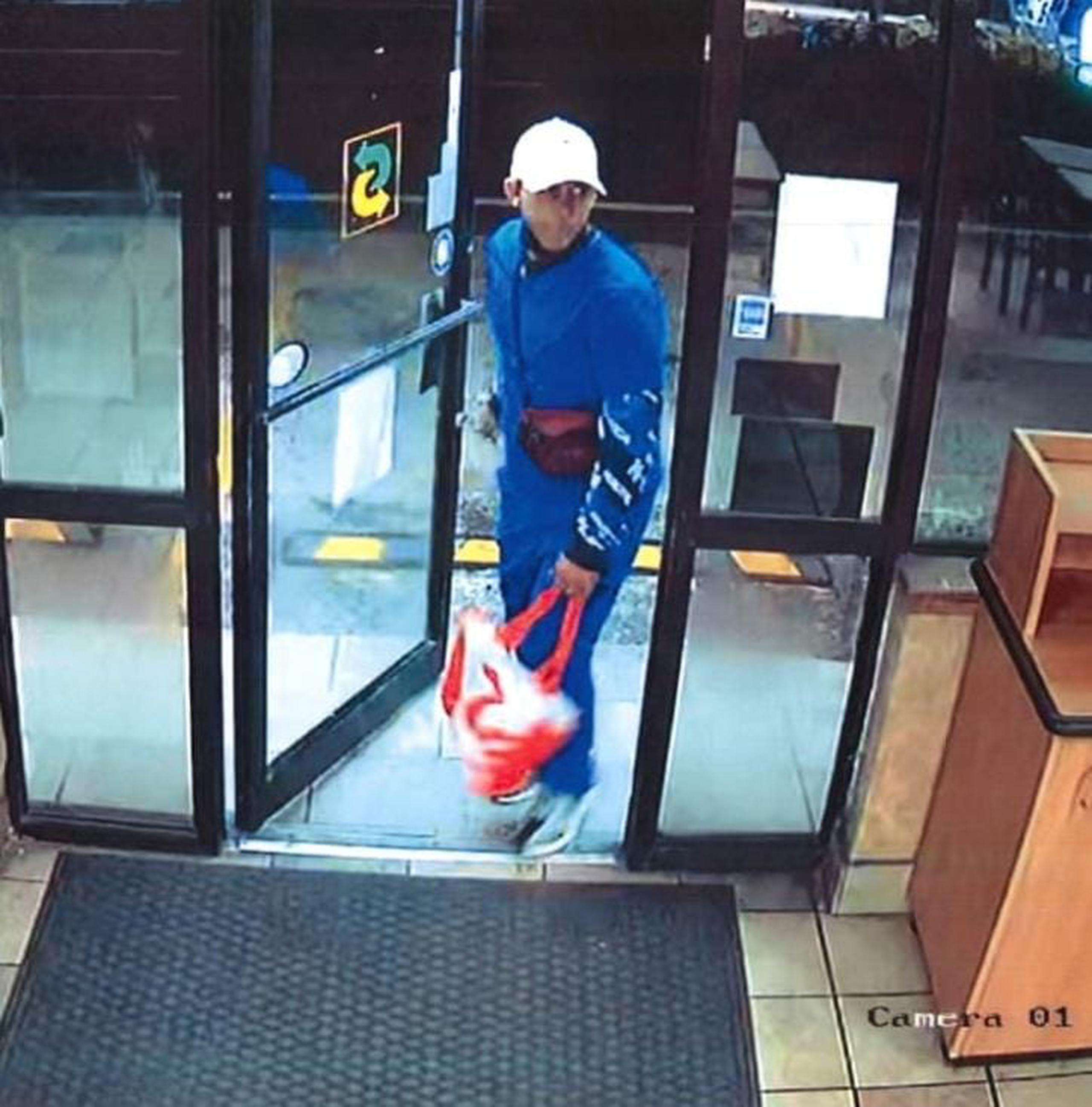 Se busca a este individuo que se alega, asaltó a mano armada el 10 de enero, el restaurante Subway de la avenida Franklin D. Roosevelt, en Hato Rey.