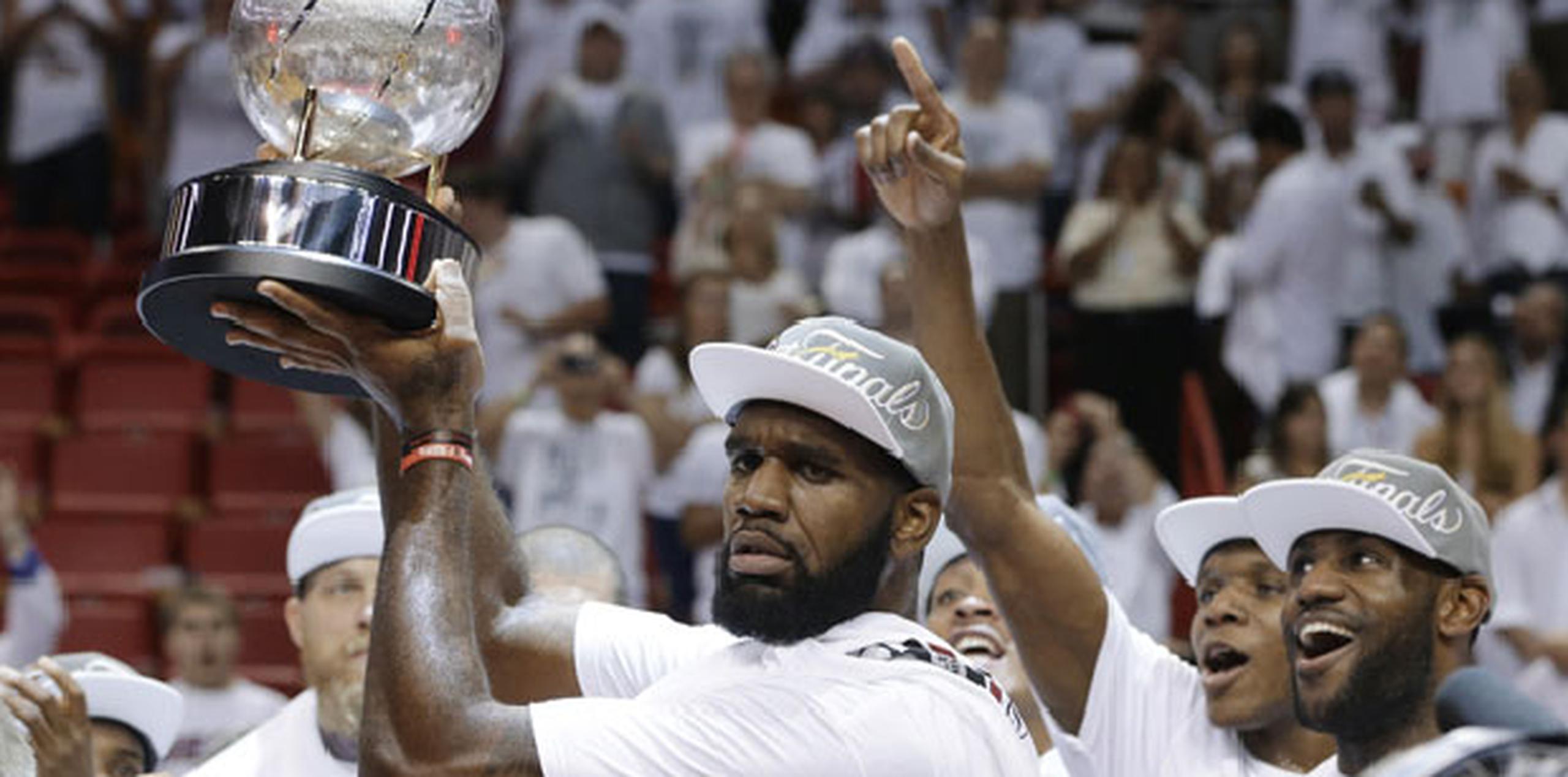 Ayer, el Heat eliminó a los Pacers para buscar su tercer campeonato consecutivo. (AP)