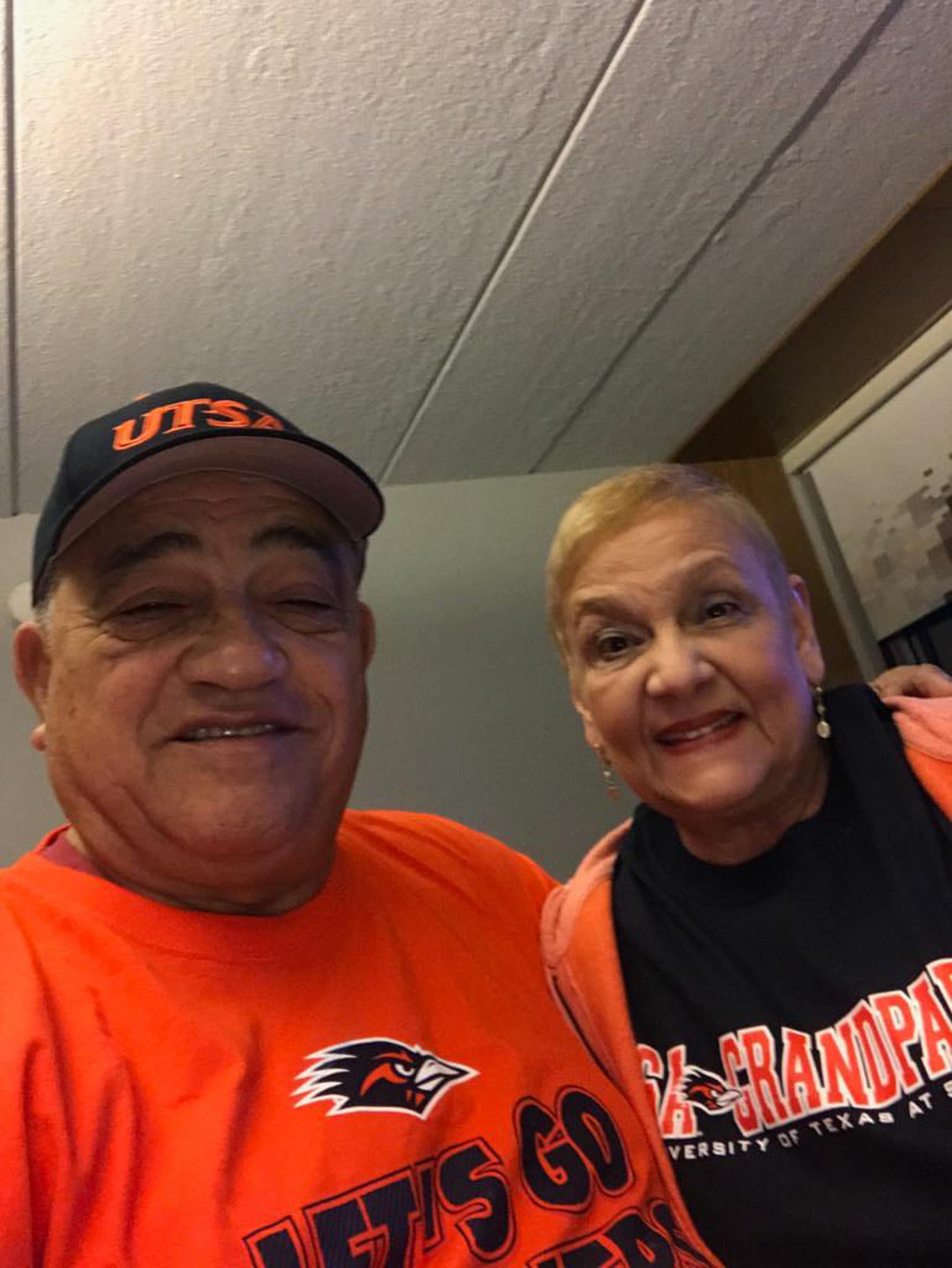 Tanto Flor Meléndez como su esposa Nilda Barrios resultaron infectados con COVID-19. Ella está en cuarentena en su casa y su esposo podría salir del hospital en los próximos días.