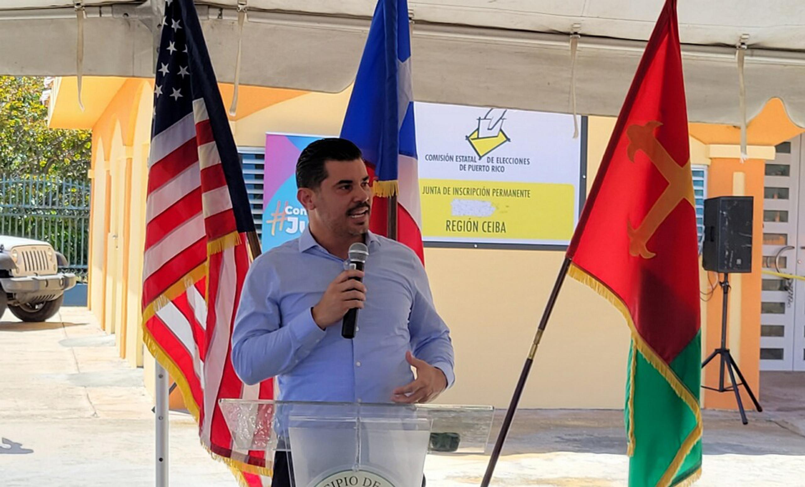El alcalde de Ceiba, Samuel Rivera Báez, inaugura las nuevas oficinas regionales de ODSEC, la CEE y Turismo en el Gate 1 de Roosevelt Roads.