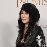 Cher recibe costoso anillo de su joven novio