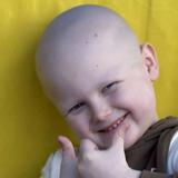 Niño con cáncer causa emoción el escapar de Ucrania