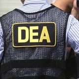 Acusan agente de la DEA de recibir sobornos para proteger la mafia