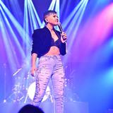 Elysanij festeja que álbum “Believed Live” figure entre los favoritos de iTunes