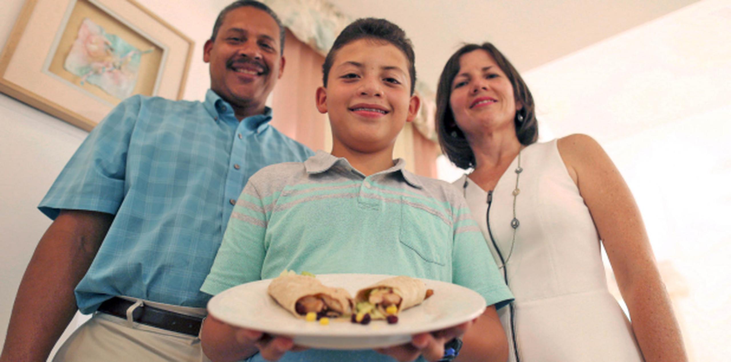 Para Félix González, de 11 años, cocinar es solo un pasatiempo porque su aspiración es convertirse en ingeniero. (david.villafane@gfrmedia.com)