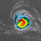 Lee permanece como poderoso huracán al norte de Puerto Rico