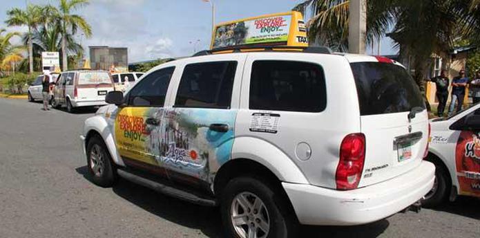Los taxistas recuerdan que para ejercer su actividad están obligados a tomar varios cursos que exige la Compañía de Turismo de Puerto Rico (CTPR) para dar tratamiento correcto a los turistas, algo de lo que están exentos los conductores de Uber. (Archivo)