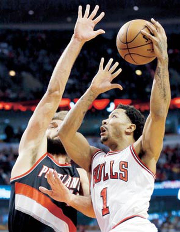 En 46 partidos esta temporada, Derrick Rose tiene promedios de 18.4 puntos, 5.0 asistencias y 3.1 rebotes para los Bulls de Chicago. (Archivo)