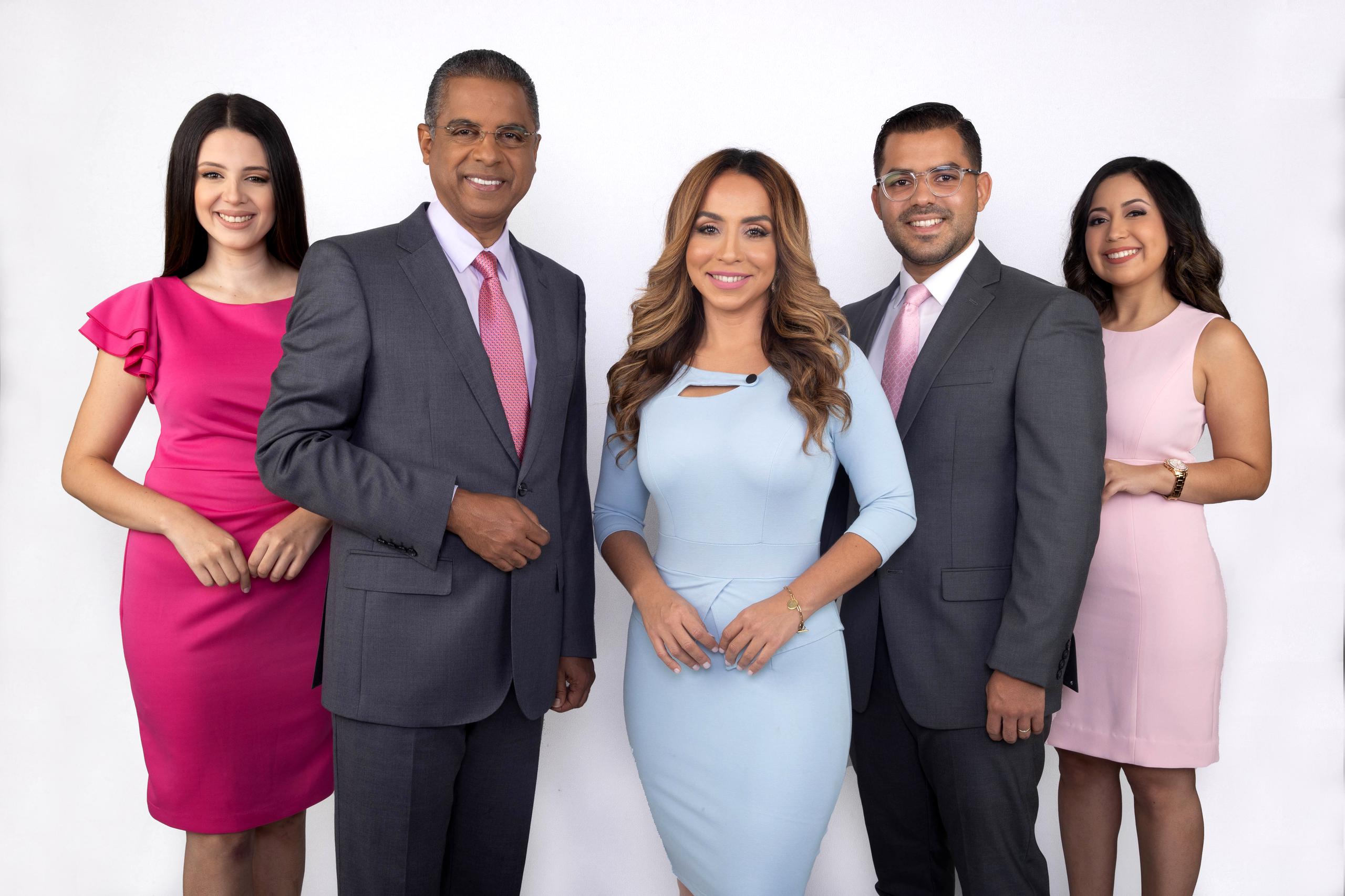 Alanis Quiñones, Felipe Gómez, Sylvia Verónica Camacho, Orlando Rivera y Reina Mateo, son el nuevo equipo de noticias fin de semana.