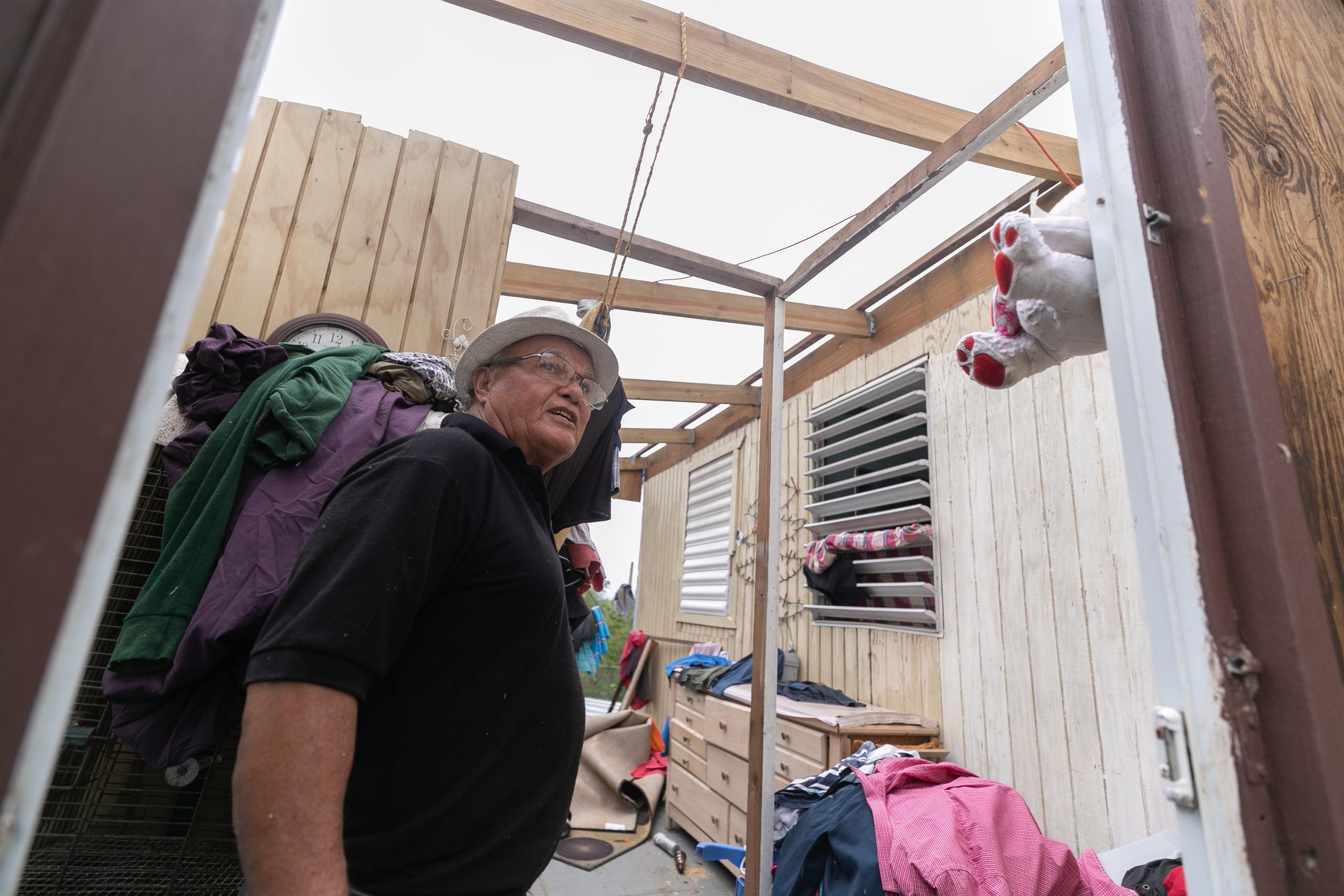 Vélez informó que hace cerca de un mes recibió una visita de personal de FEMA para la reclamación de ayuda económica por los daños del huracán María en el 2017.