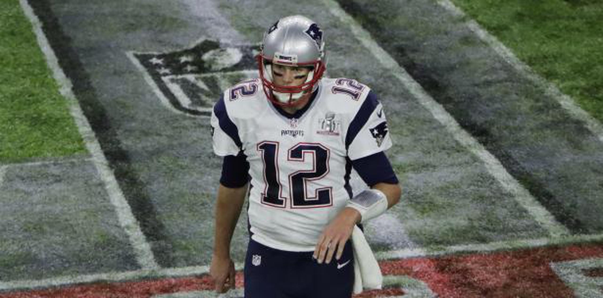 El jersey de Brady desapareció de los camerinos de los Patriots de Nueva Inglaterra en el NRG Stadium de Houston, después de la victoria del domingo sobre los Falcons de Atlanta en el Super Bowl LI. (Archivo)