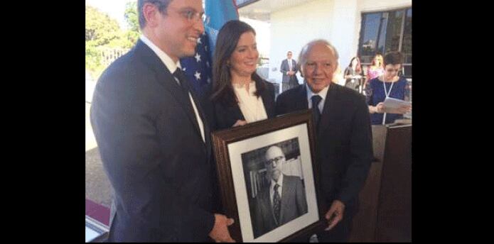 De izquierda a derecha, el gobernador de Puerto Rico, Alejandro García Padilla;  la jueza presidenta del Tribunal Supremo, Maite Oronoz Rodríguez y el secretario del Departamento de Justicia, César Miranda (Suministrada)