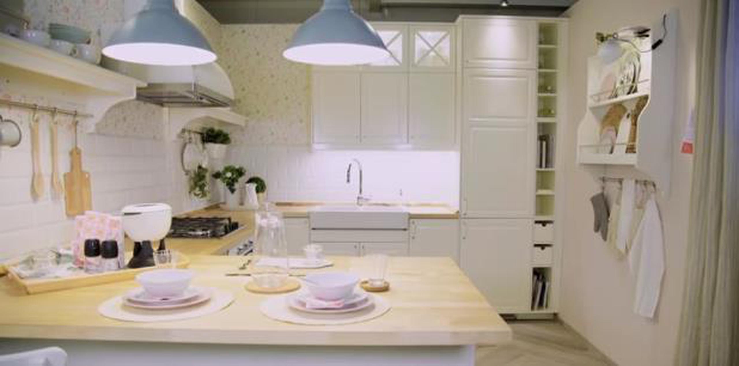 Darle un aire distinto a la cocina cambia por completo el espacio y los colores. (Captura)