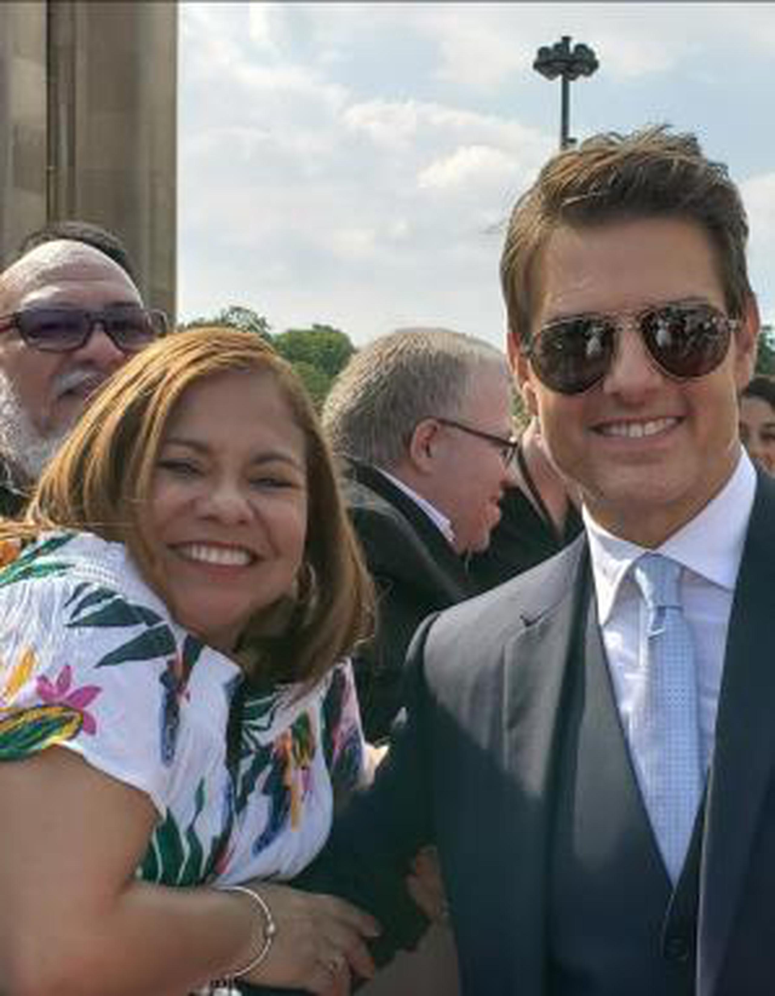 Una foto que Nydia Díaz atesorará por el resto de su vida fue la que se tomó junto a Tom Cruise en plena alfombra roja de la premiere mundial del filme. (Suministrada)