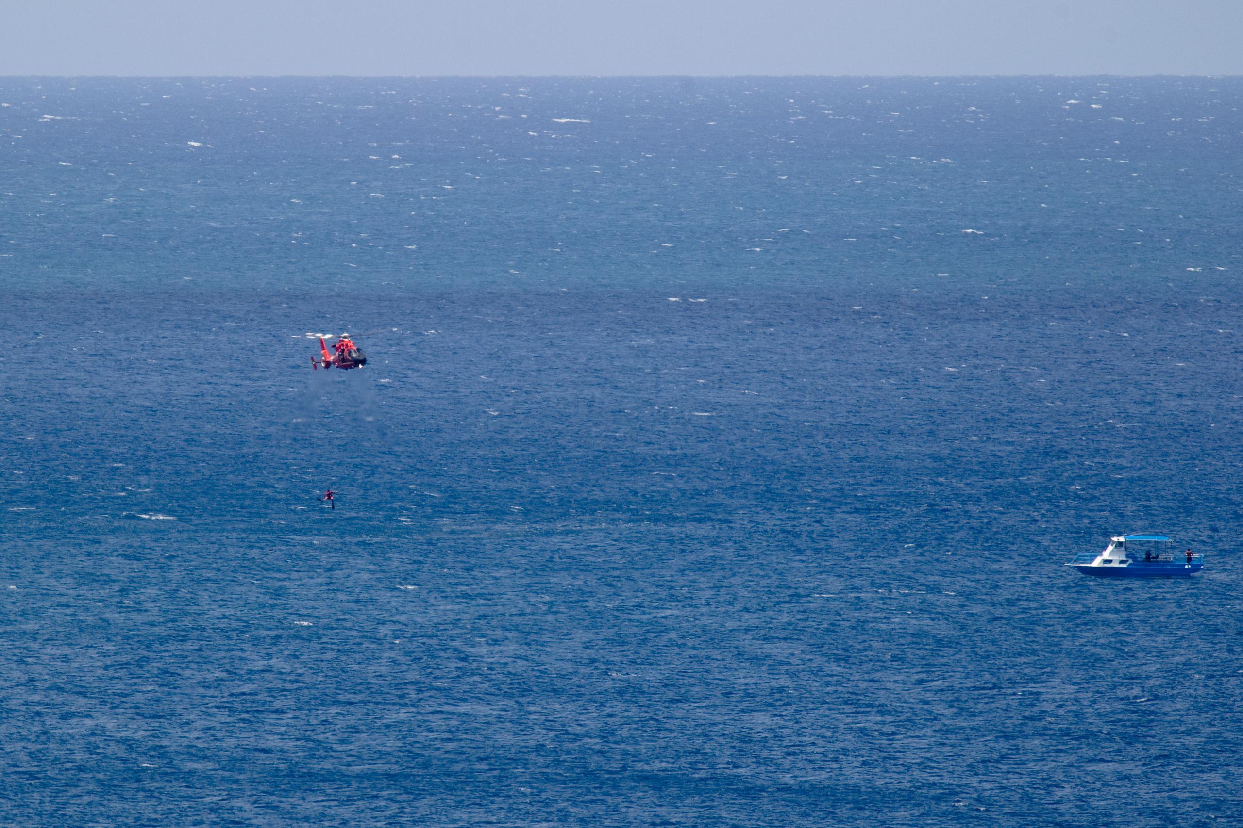 Las tripulaciones de rescate de la Guardia Costera realizaron 10 búsquedas aéreas y seis de superficie.