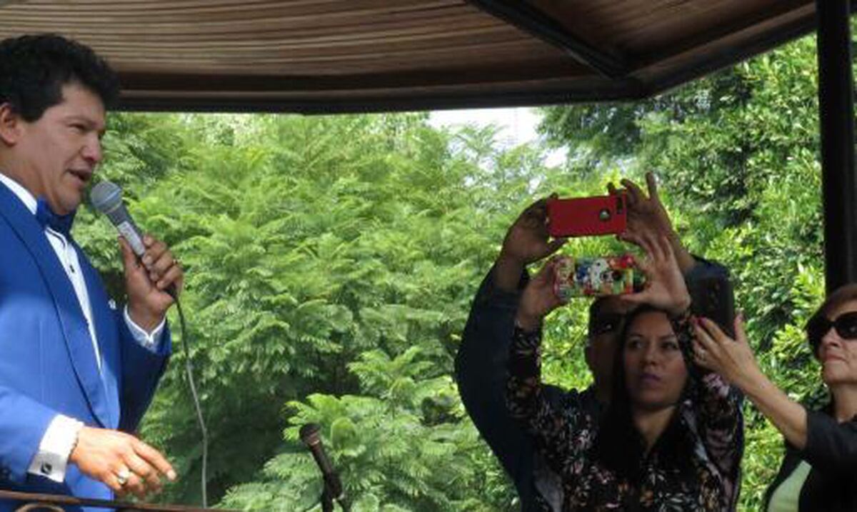 Mexico Le Canta A Jose Jose Primera Hora