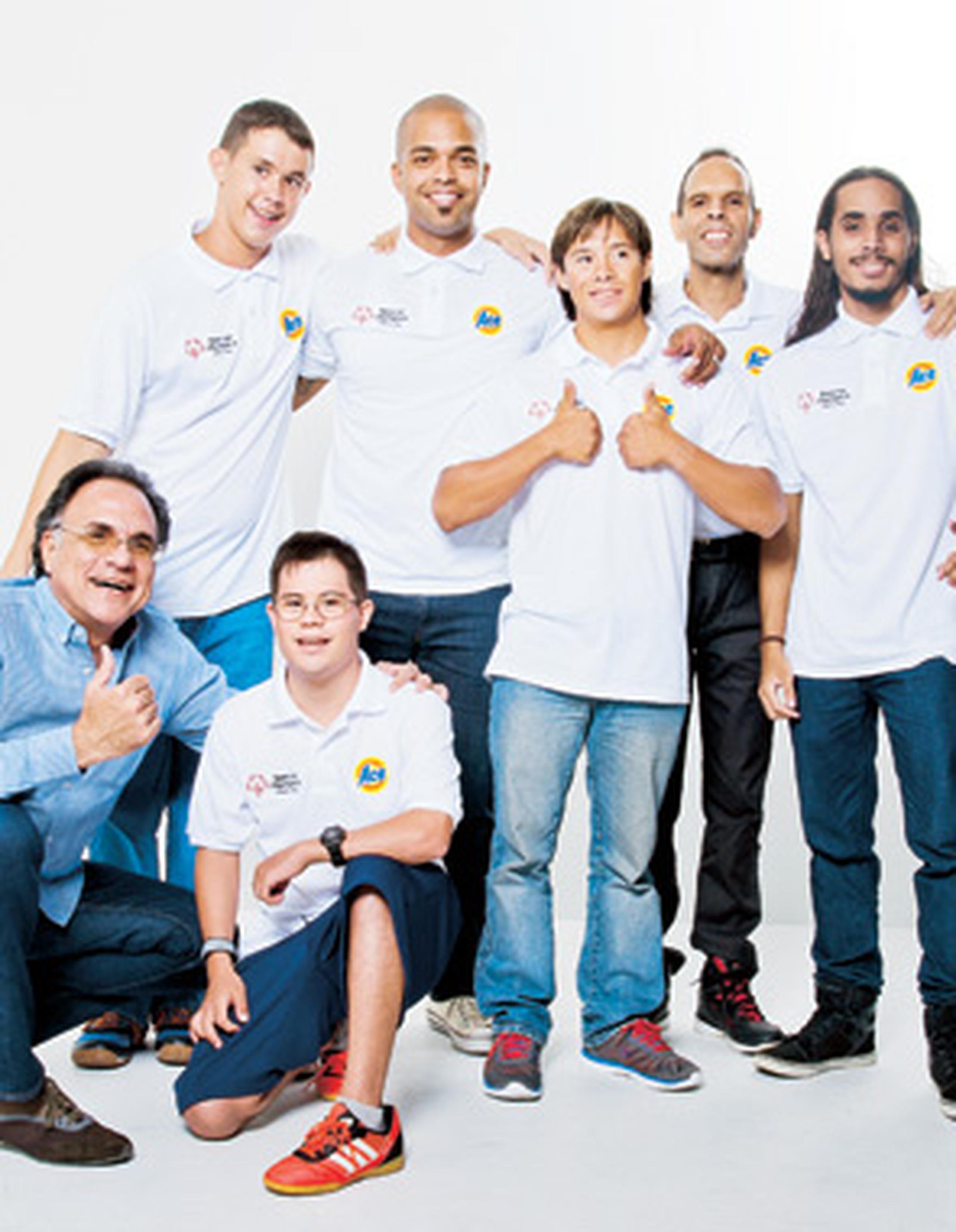 El presidente de Special Olympics Puerto Rico, José  Barea (extrema izquierda) dijo que ya cuenta con 350 atletas registrados en la organización. (angel.garcia@gfrmediacom))