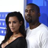 Kanye West regresa a Los Ángeles para estar junto a Kim Kardashian y su familia