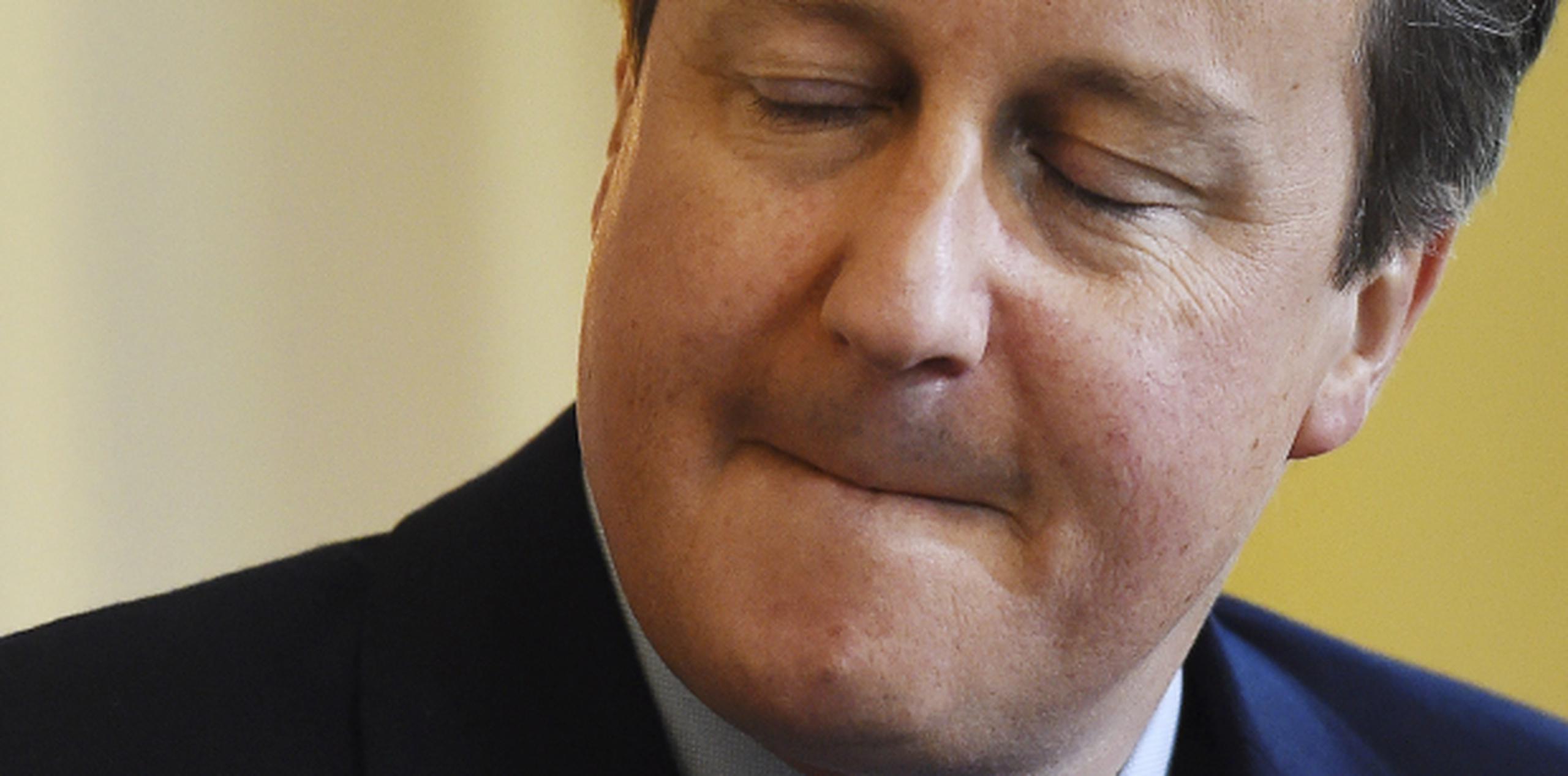 Según el libro, David Cameron participó en un "ritual de iniciación" en el que "tuvo que introducir una parte de su anatomía en la boca de un cerdo muerto".
(EFE)