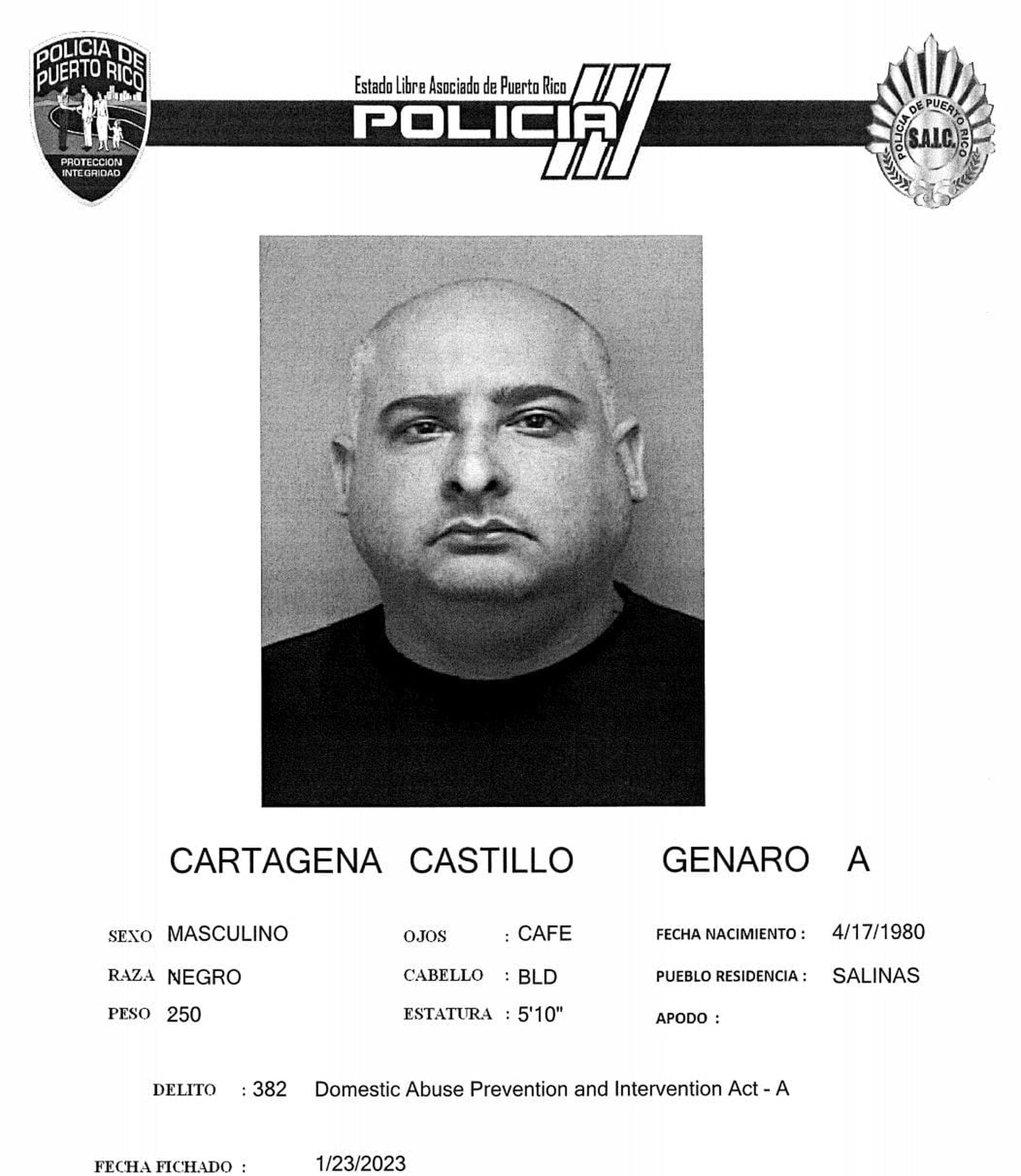 El policía Genaro A. Cartagena Castillo enfrenta cargos por violencia de género.