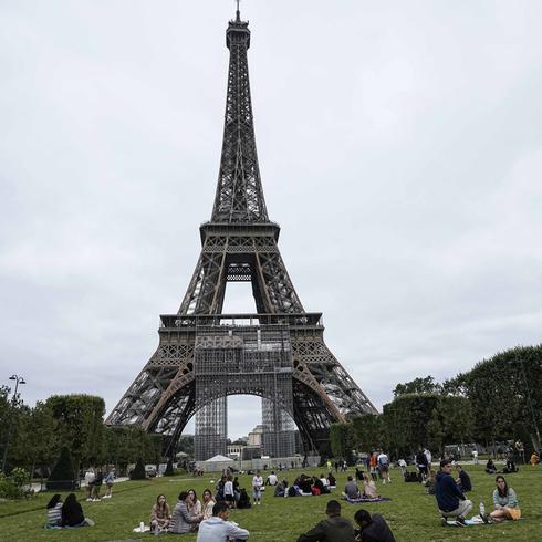 La Torre Eiffel reabre nuevamente al público