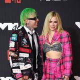 Exnovio de Avril Lavigne reconoce estar “roto” tras su ruptura con la cantante