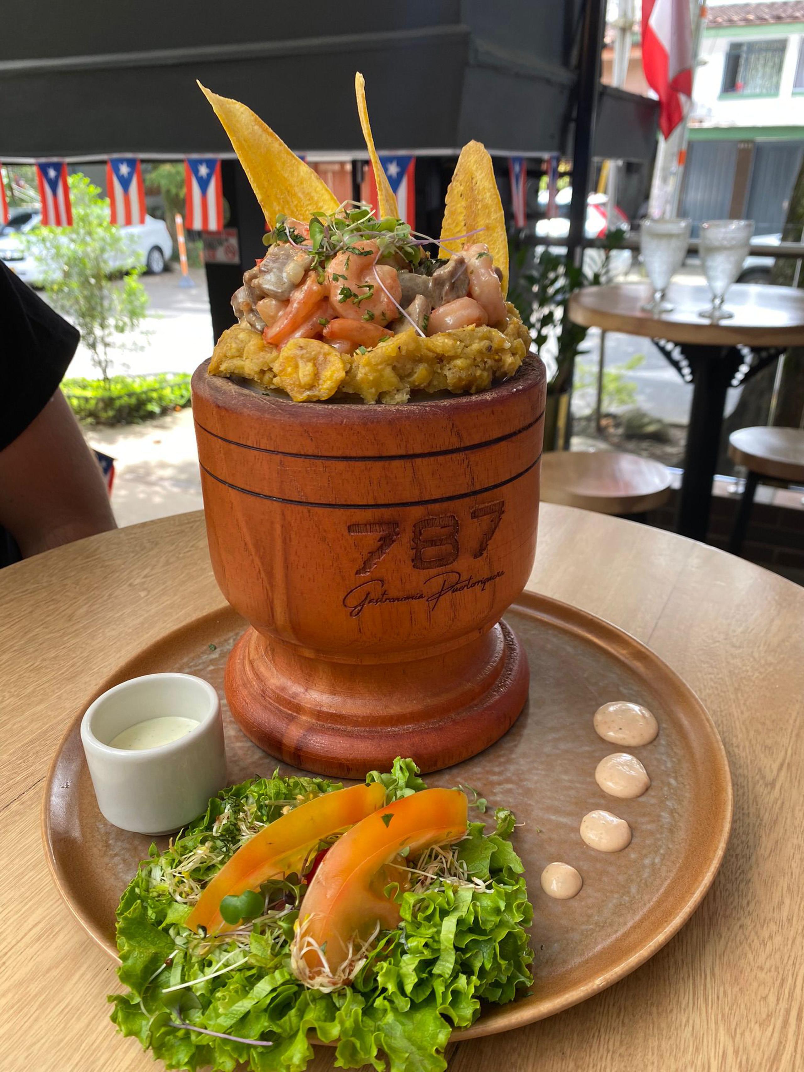 El mofongo es el plato estrella de 787 Gastronomía Puertorriqueña.