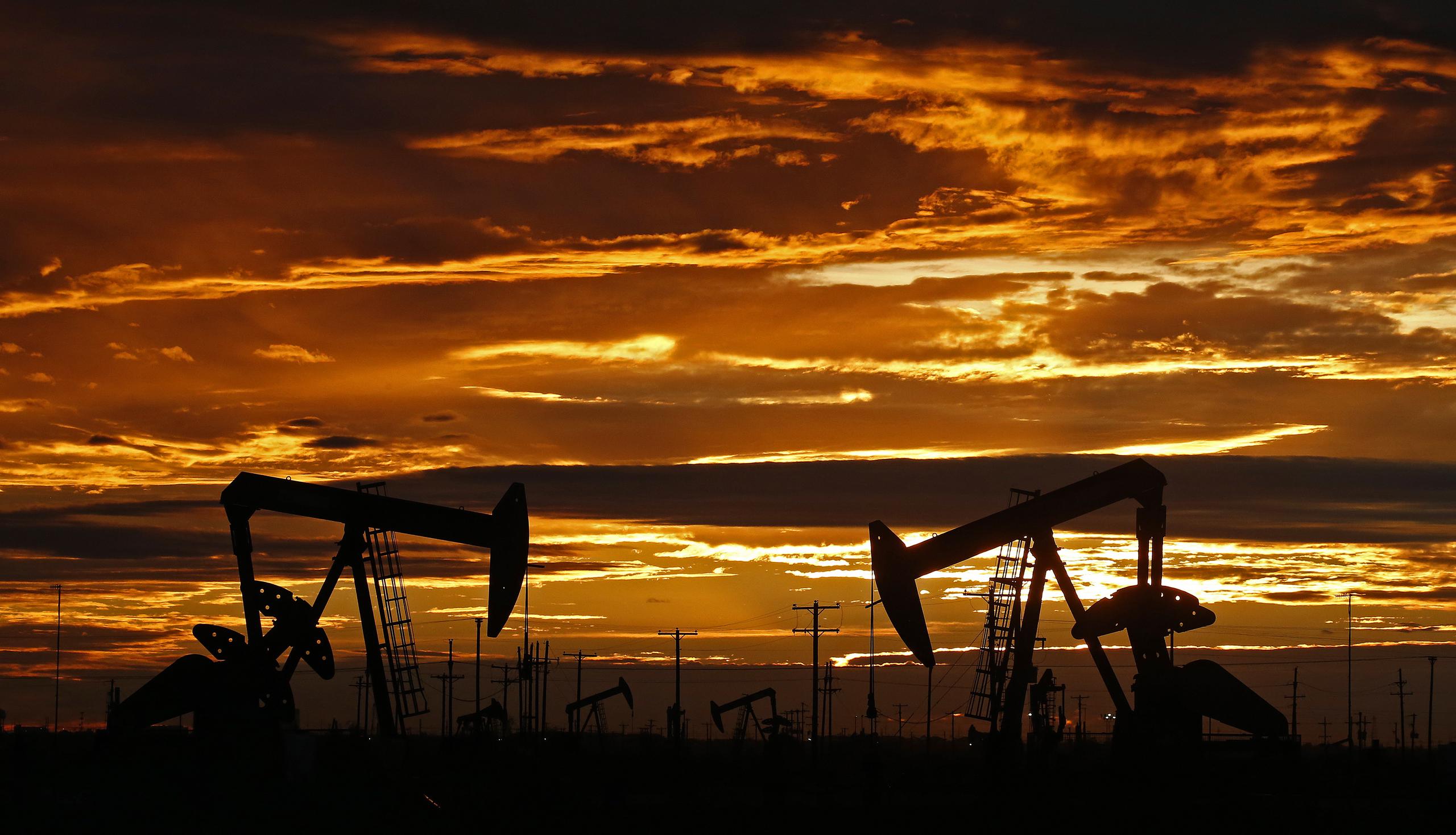 Contrario a lo pronosticado por algunos analistas, que vaticinaban que el crudo de Texas alcanzaría los $100, el precio del barril de petróleo retrocedió hasta $71.65.