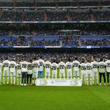 Los jugadores del Real Madrid apoyan a su compañero Vinicius