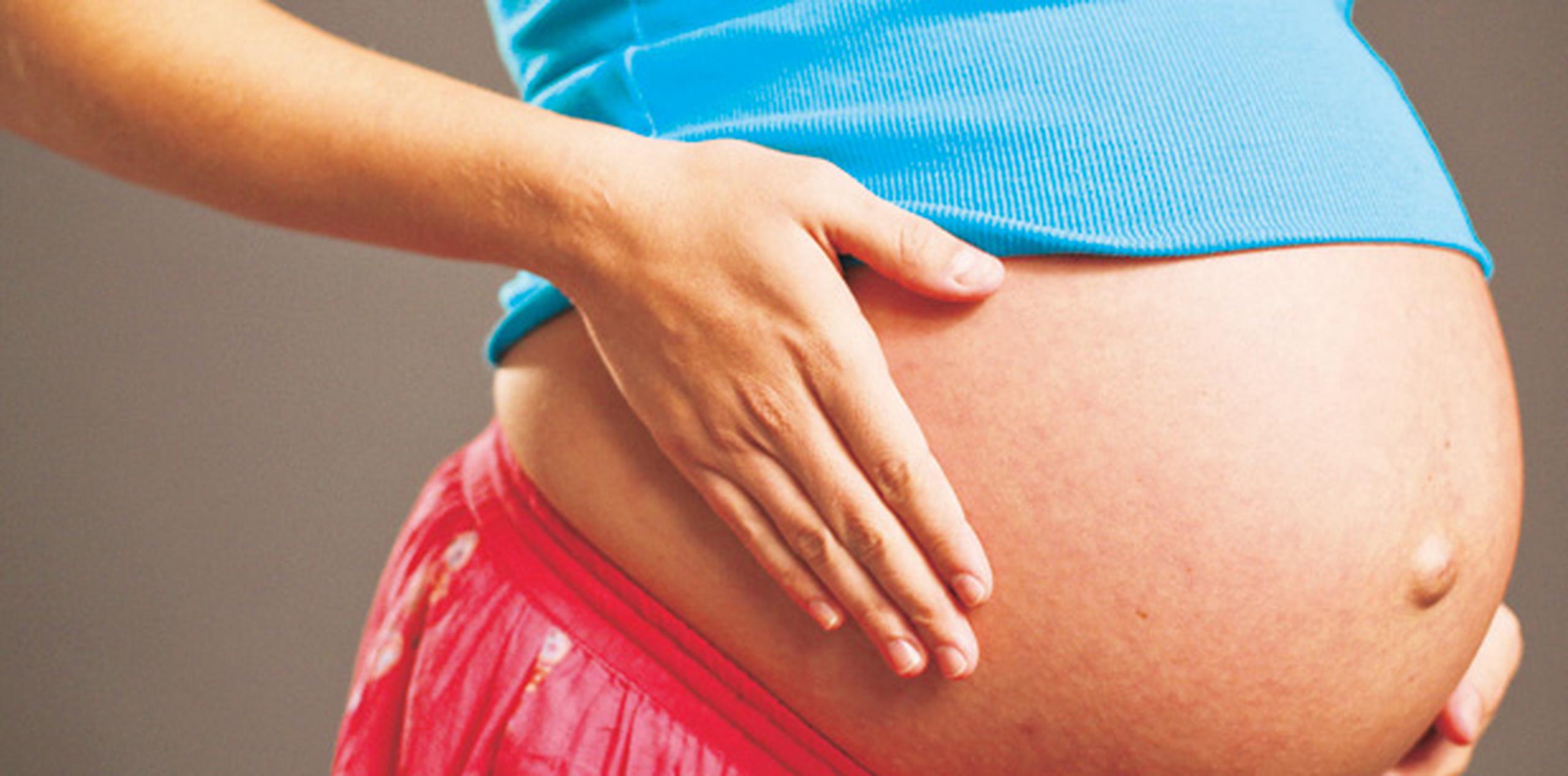 Las mujeres con malformación cloacal que quedan embarazadas dan a luz a través de cesárea. (Archivo)