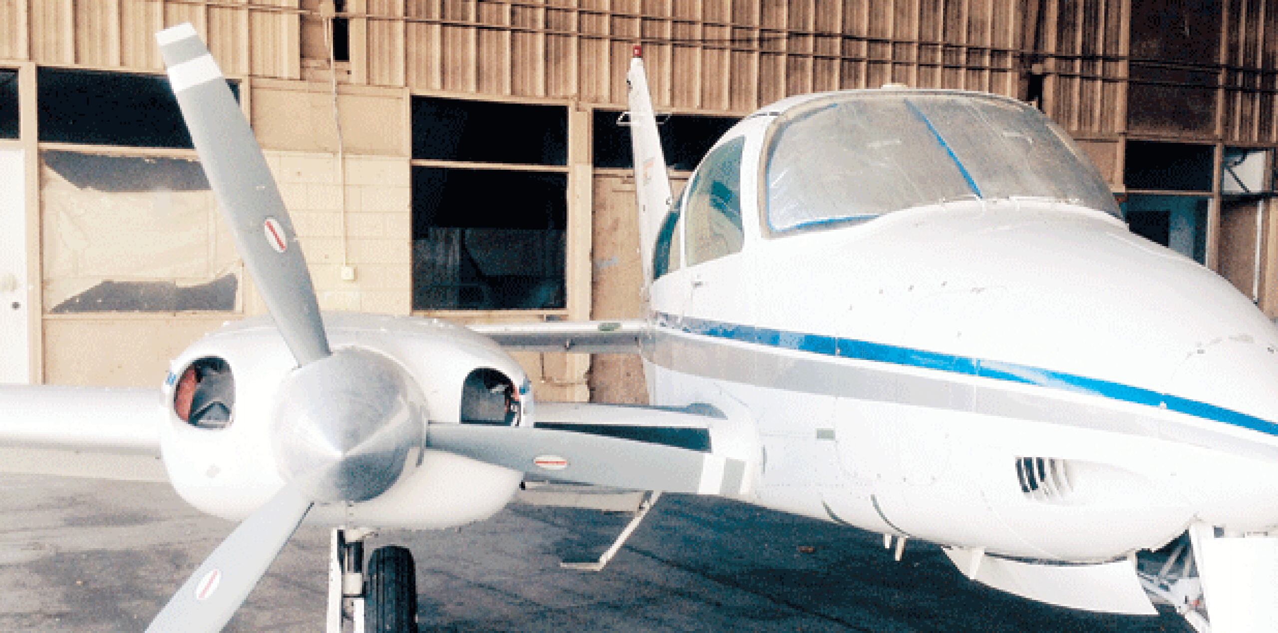 El accidente de una avioneta monomotor Cessna Skyhawk modelo 1978 ocurrió la ayer en el campo Regan, detrás de un club de natación. (Archivo)