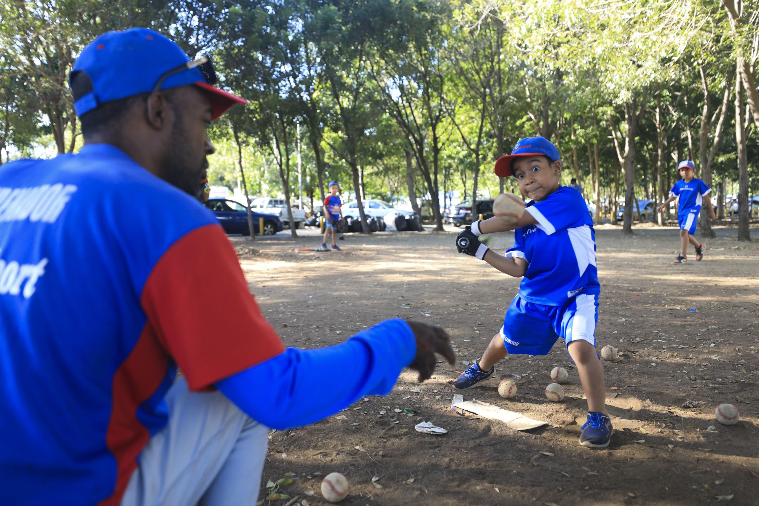 Para muchos niños y jóvenes en República Dominicana, el béisbol es la vía principal hacia un futuro mejor para ellos y sus familias.