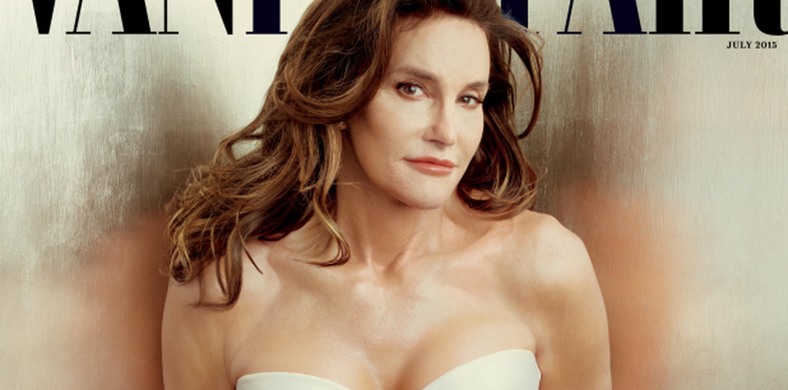 Jenner mostró por primera vez su nuevo aspecto como mujer al mundo en la portada de la revista Vanity Fair. (Archivo)