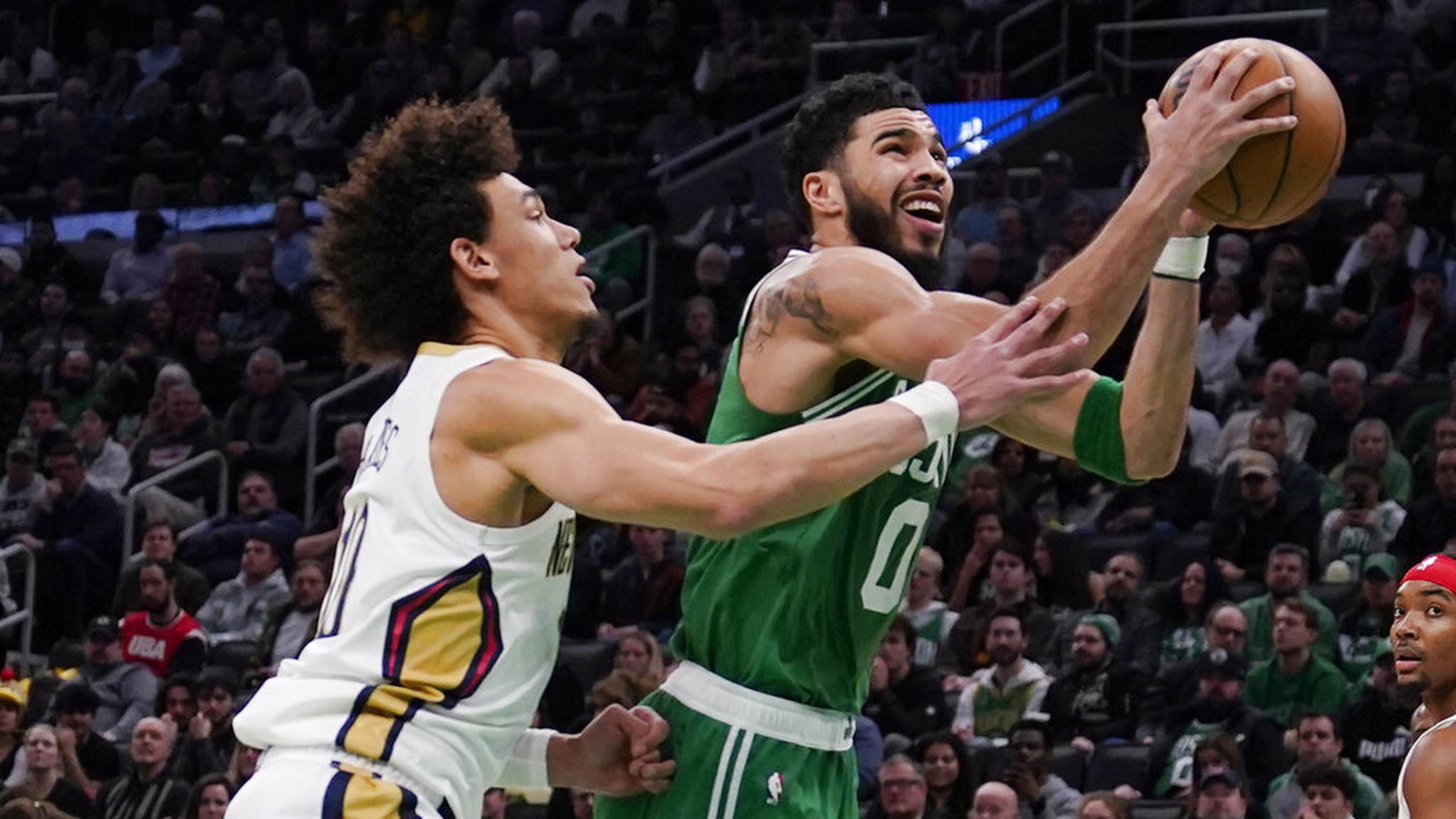 Jayson Tatum y los Celtics vencieron a los Pelicans de Nueva Orleans la noche del miércoles.