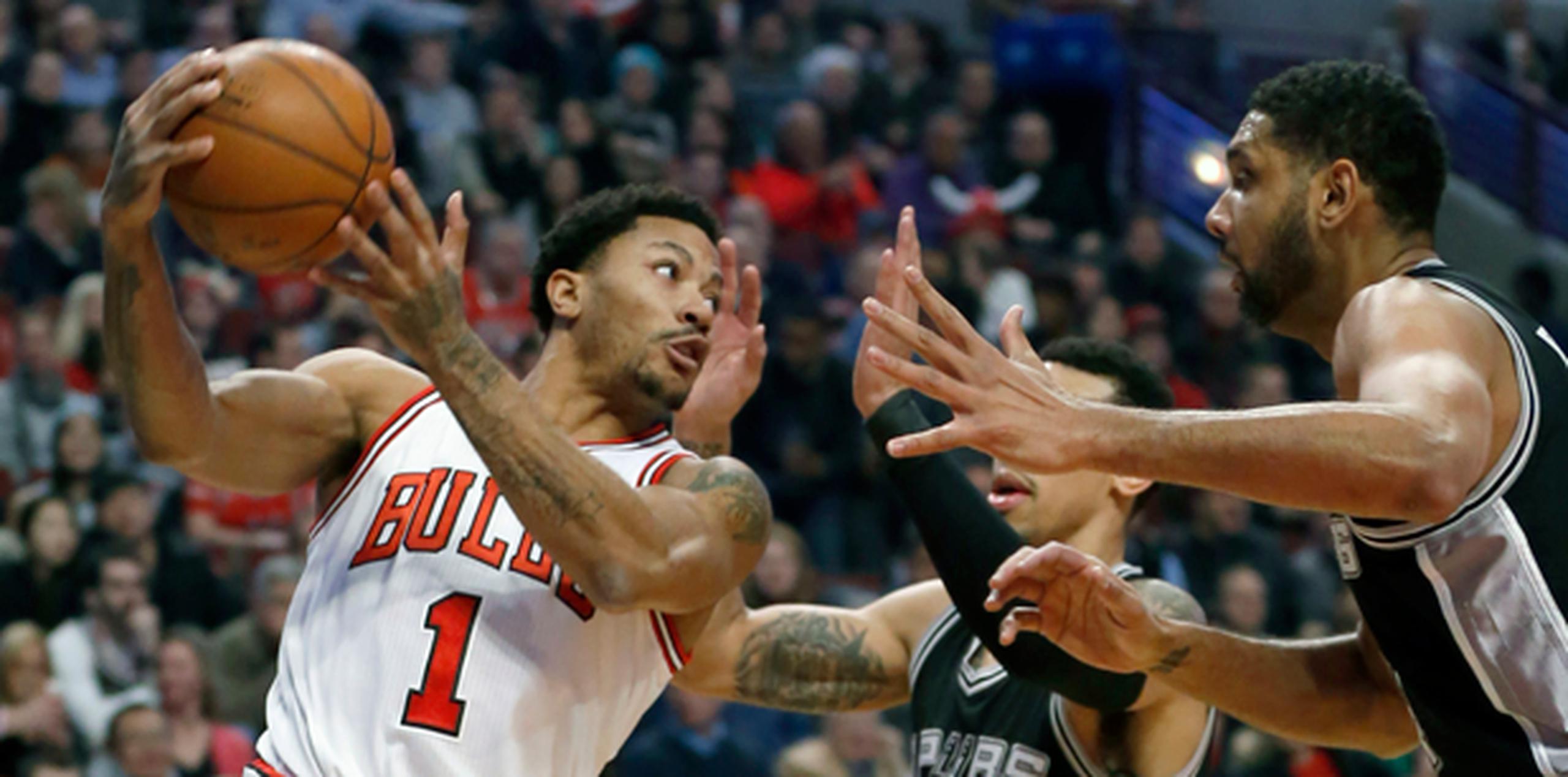 Derrick Rose anotó 22 puntos y los Bulls de Chicago vencieron el jueves 104-81 a los Spurs de San Antonio. (AP)