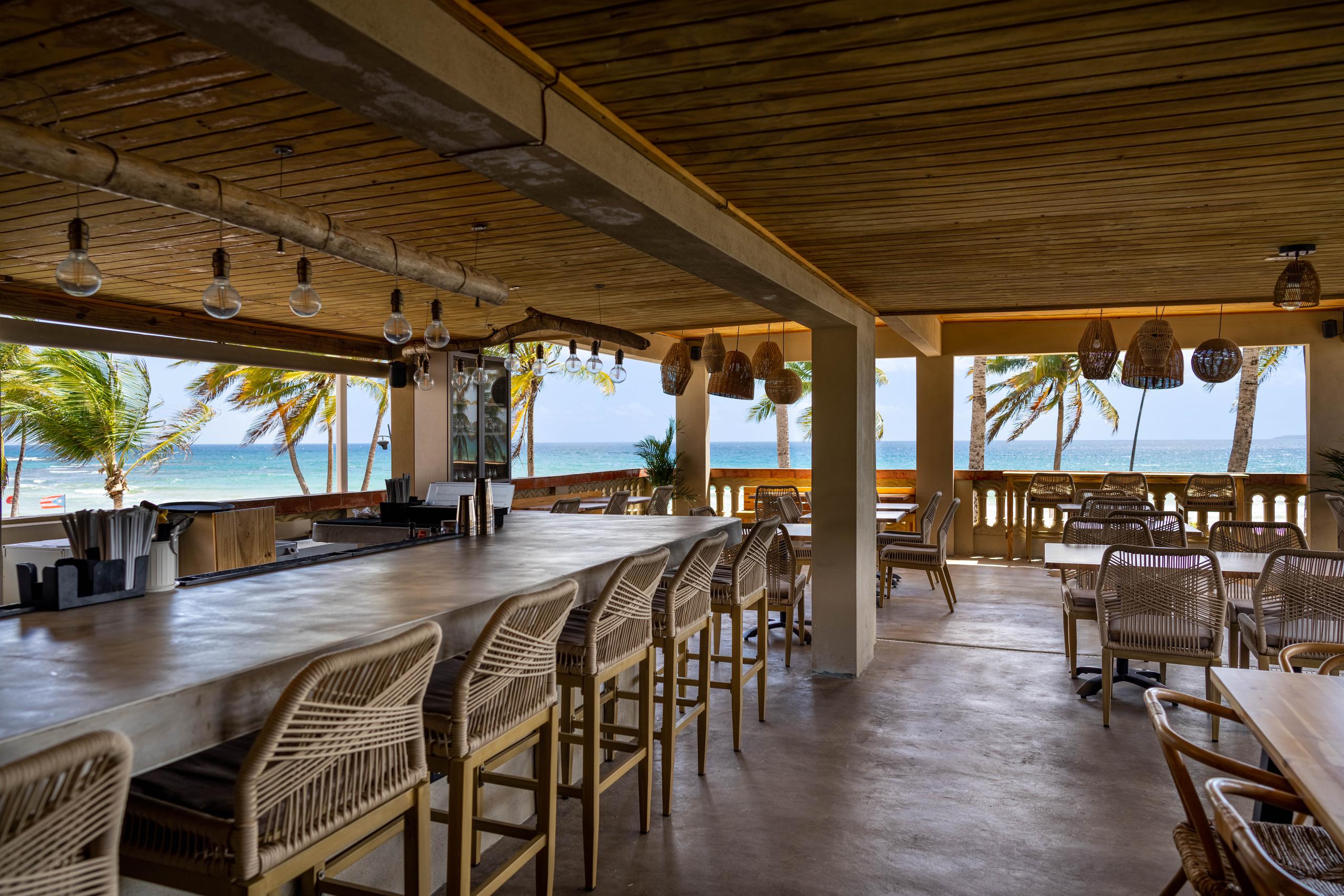 El sonido del mar y los hermosos atardeceres son parte de los atractivos de Luquillo Sunrise Beach Inn.
