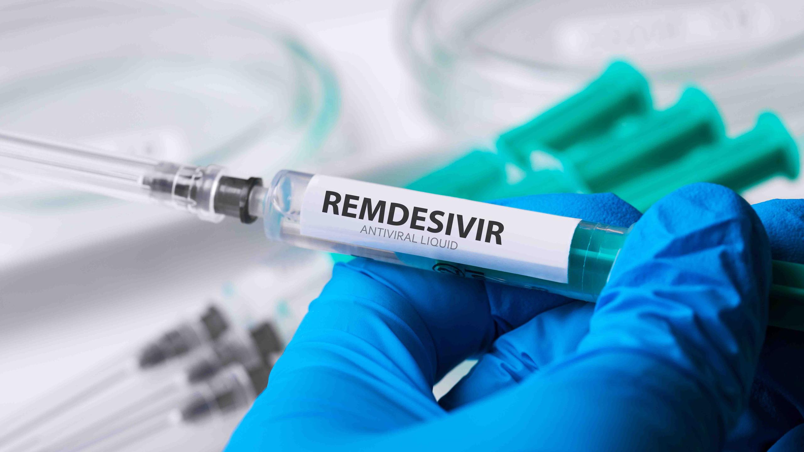 El remdesivir, de la empresa Gilead Sciences, se administra por vía intravenosa y está diseñado para interferir con una enzima que reproduce material genético viral. (Shutterstock)
