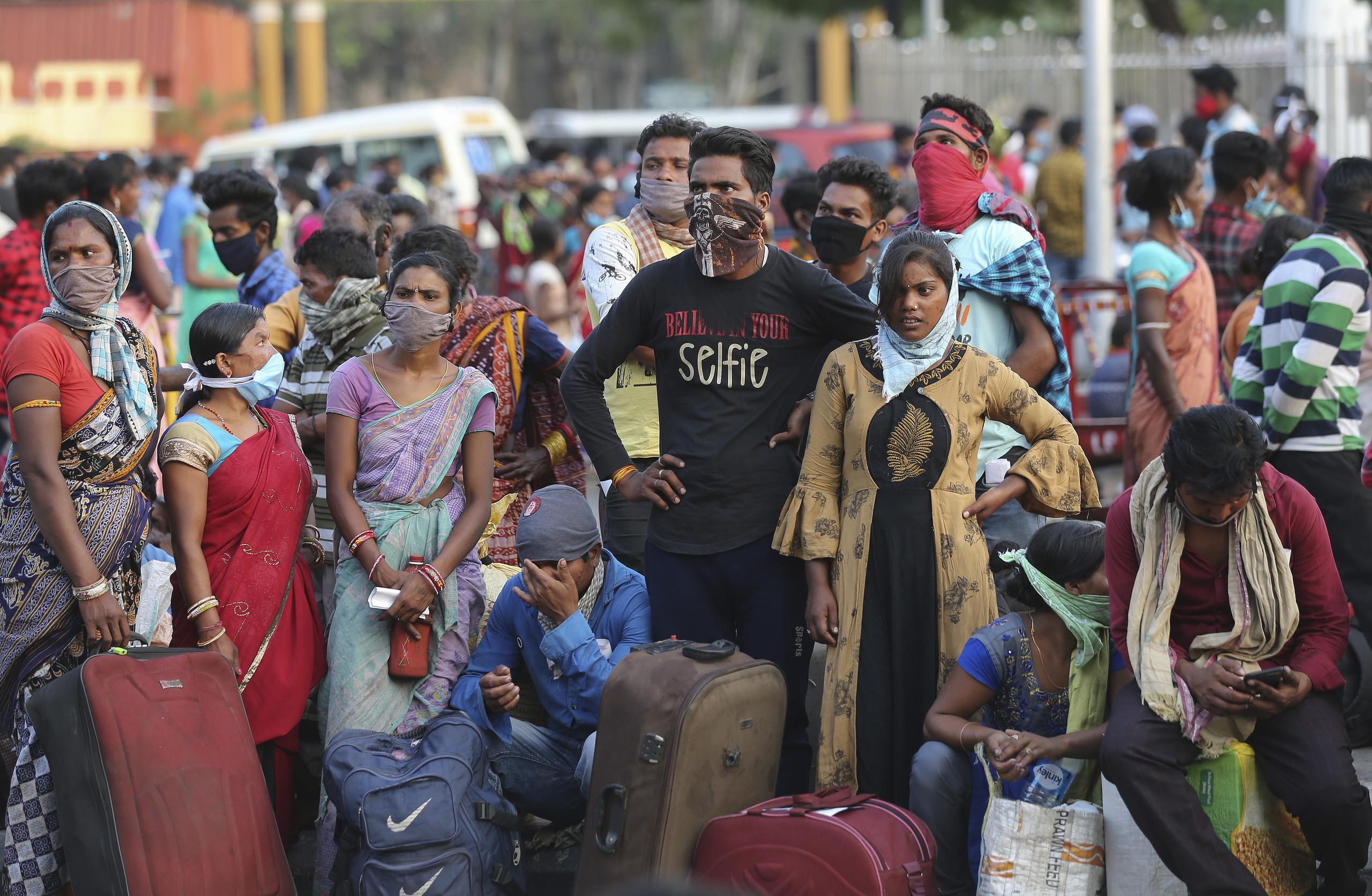 Los estados con relativamente pocos casos registraron repuntes en los últimos días luego de que residentes, incluyendo migrantes que viajaron por todo el país en trenes especiales, regresaron a sus casas.