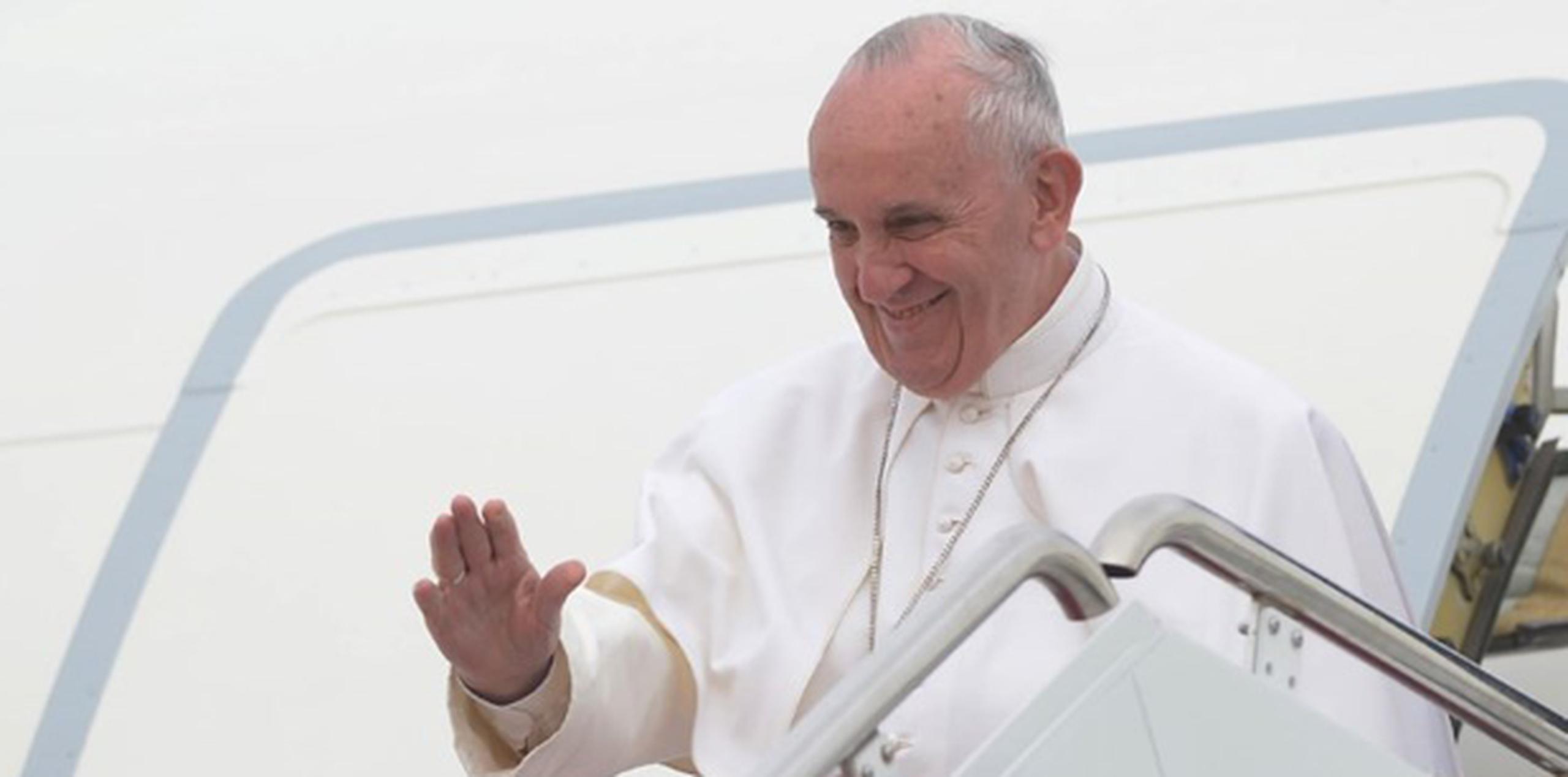 La visita del pontífice ha atrapado la atención de Washington desde el momento en que el sonriente Francisco salió de su avión vestido de blanco. (AFP)