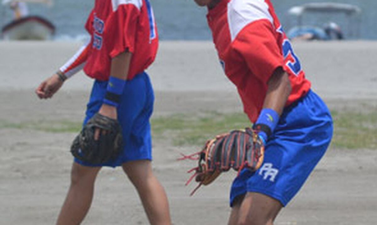 Selección Nacional de béisbol Sub15 practicó en la playa Primera Hora