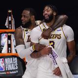 Anthony Davis permanecerá cinco años más con los Lakers