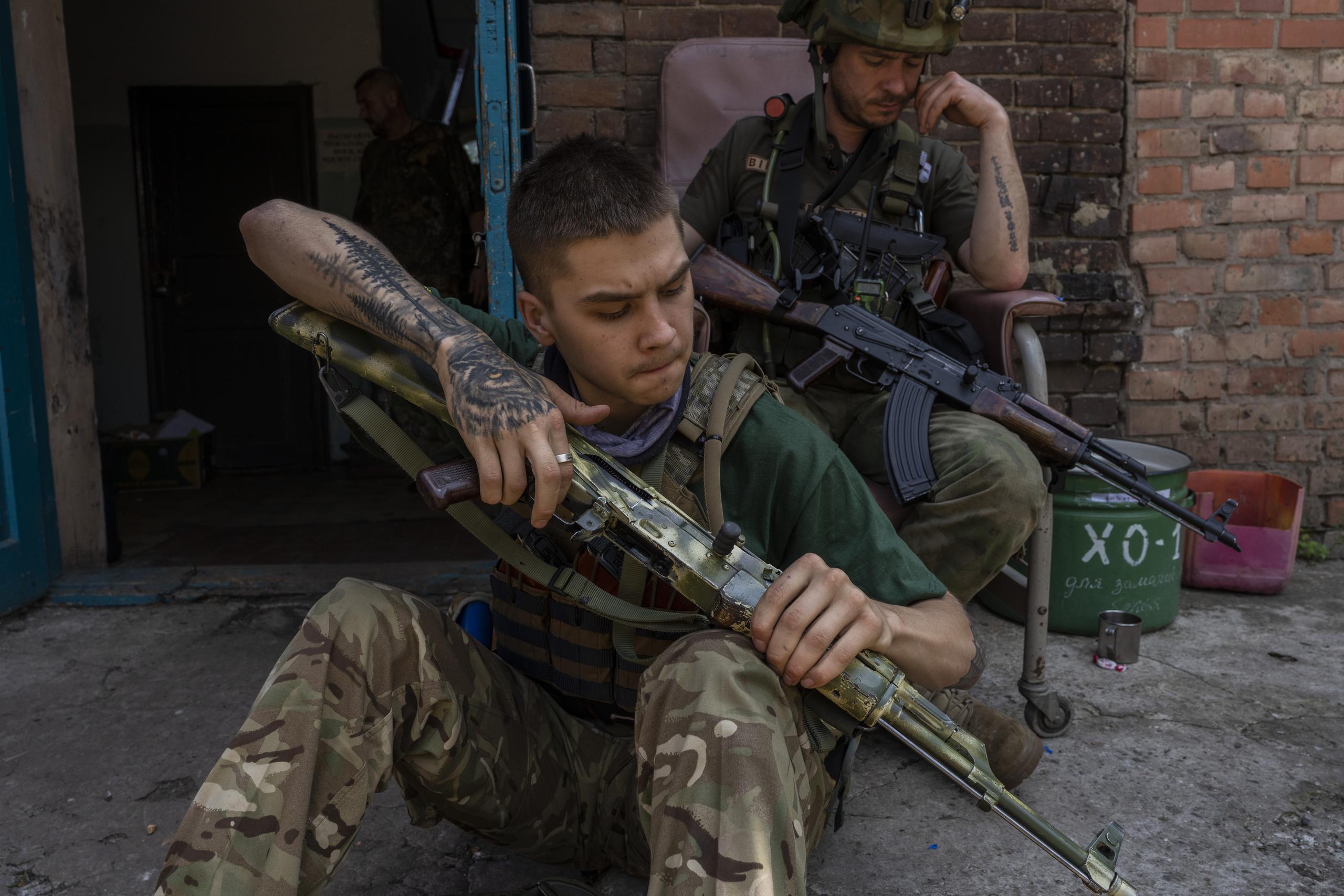 Las fuerzas rusas y ucranianas combatían calle por calle en Sievierodonetsk y la vecina Lysychansk, dijo el gobernador regional Serhiy Haidai.
