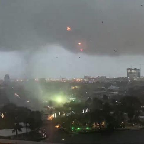 Captado en vídeo: poderoso tornado toca tierra en Florida