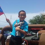 Jonael Santiago feliz en su primera caravana de celebración