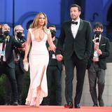 Ben Affleck y Jennifer López desfilan juntos en la alfombra roja de Venecia