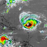El huracán Lee se mueve aún más lento al norte de Puerto Rico