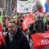 Miles marchan en París contra la reproducción asistida sin padre