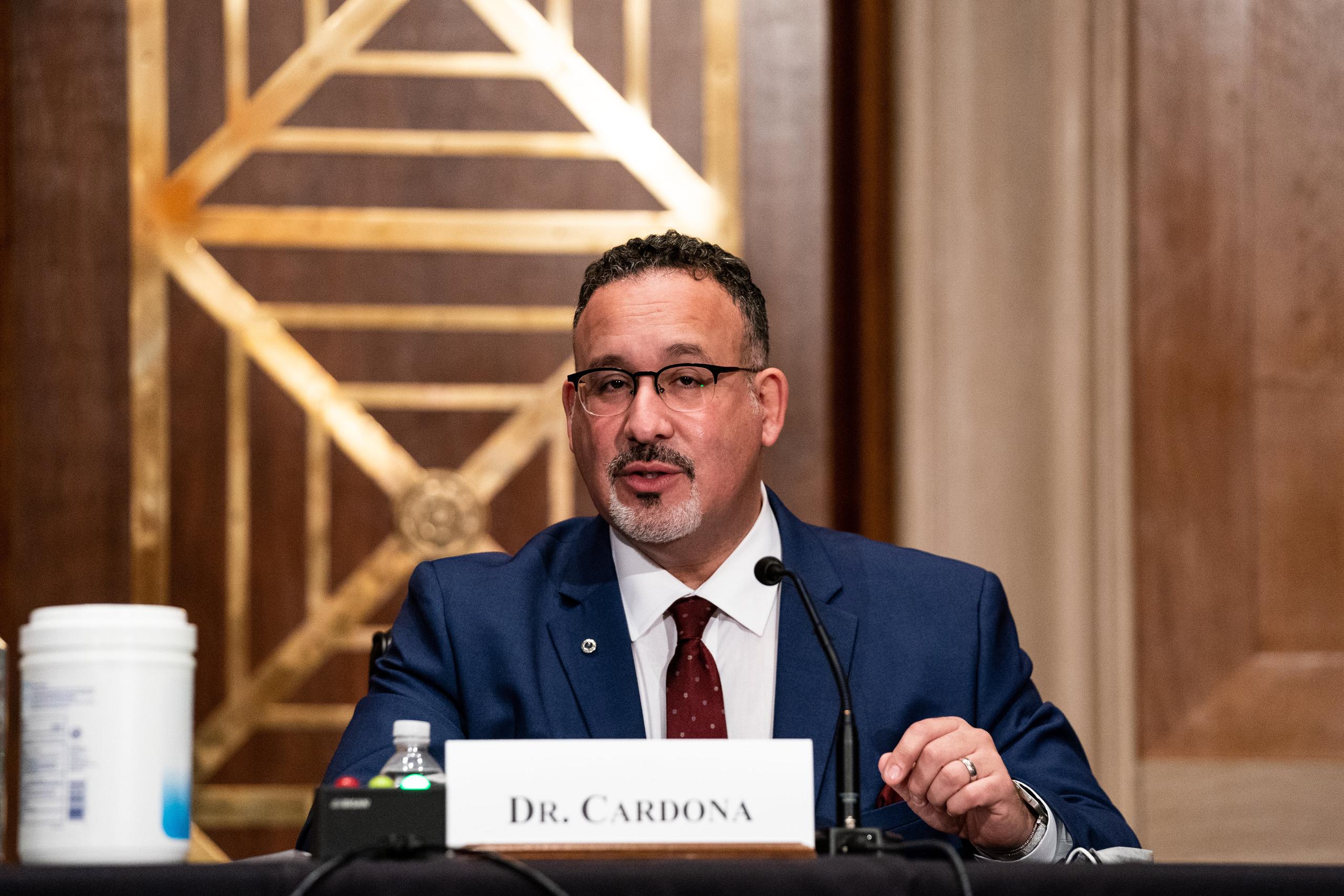 Miguel Cardona, secretario del Departamento de Educación de los Estados Unidos.